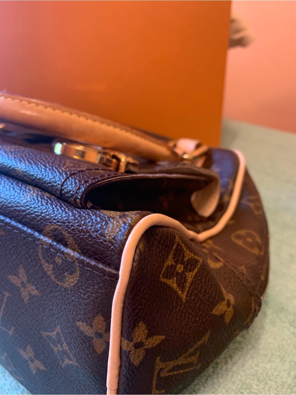 Louis Vuitton Monogram Canvas Manhattan 2005 PM Handbag - Picture 4 of 15